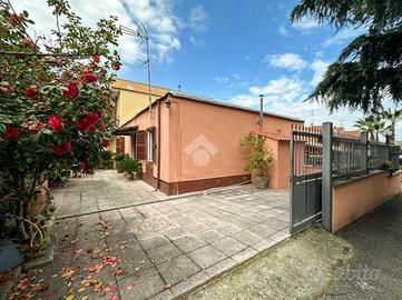 PORZIONE DI BIFAMILIARE A MONTE COMPATRI