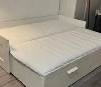 BRIMNES ikea  letto divano / 2 cassetti bianco