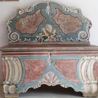 Cassapanca antica, dipinta, Veneto 1700