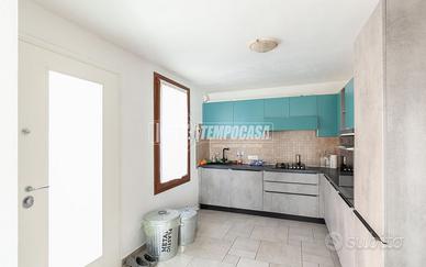 porzione di casa con giardino