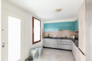 porzione di casa con giardino