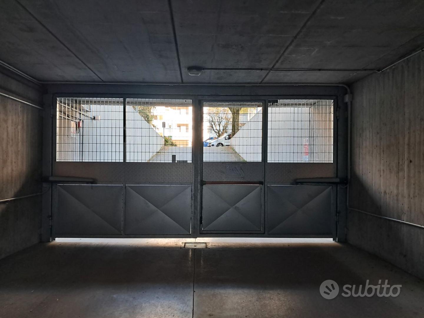 Garage laterale via F.lli Rosselli-RE - Garage e box In vendita a ...