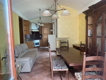 Appartamento arredato in villa con giardino