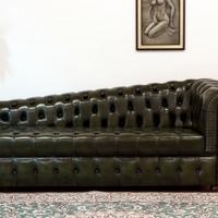 Dormeuse Chesterfield in pelle, seduta capitonné