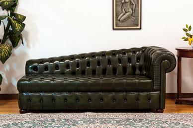 Dormeuse Chesterfield in pelle, seduta capitonné