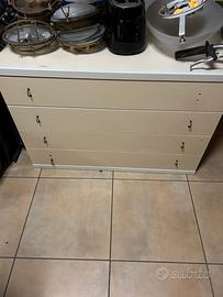 Comò in legno bianco