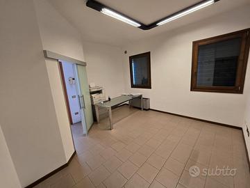 Stanza ad uso ufficio in contesto professionale