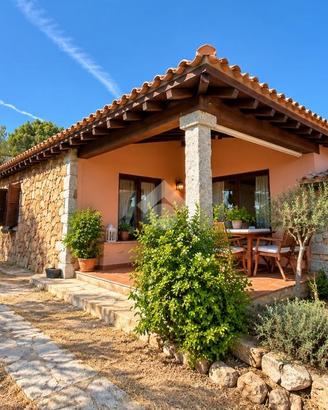 PORZIONE DI BIFAMILIARE A LOIRI PORTO SAN PAOLO