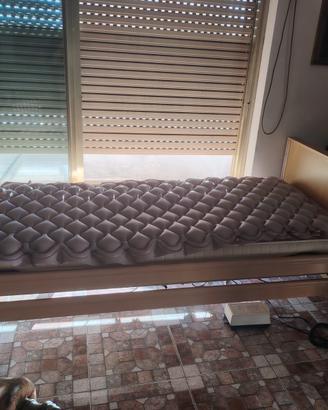 Letto ospedaliero usato