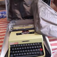 Macchina da scrivere marca Olivetti lettera 32