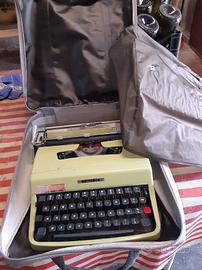 Macchina da scrivere marca Olivetti lettera 32