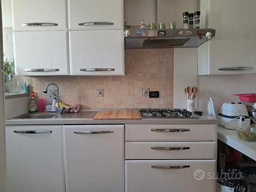 cucina piu tavolo in vetro allungabile