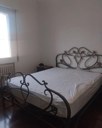 Struttura letto matrimoniale in ottone