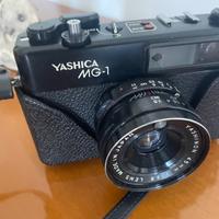 Macchina fotografica vintage yashica