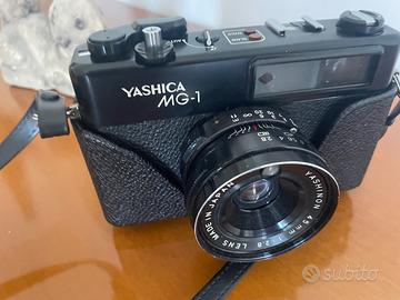 Macchina fotografica vintage yashica