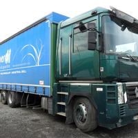 Camion tre assi renault con telo