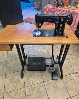 Macchina da Cucire Singer Vintage con Mobile
