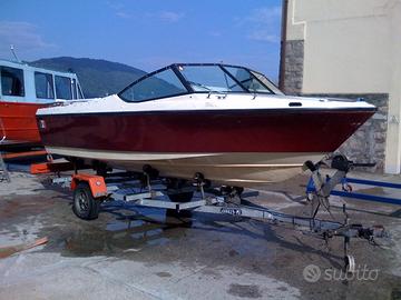 Motoscafo entro fuoribordo