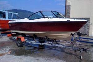 Motoscafo entro fuoribordo