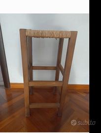 Sgabello in legno 
