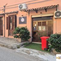 CAPACI: LOCALE C/1 CON TERRAZZA