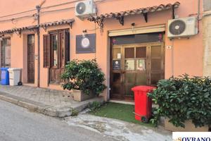 CAPACI: LOCALE C/1 CON TERRAZZA