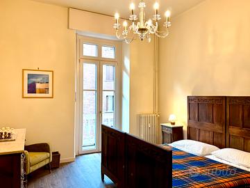 Camera con balcone, luminosa e silenziosa