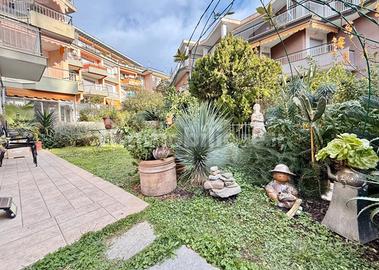 Appartamento con giardino vicino al mare
