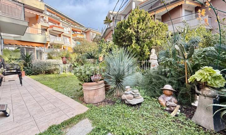 Appartamento con giardino vicino al mare