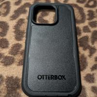 Custodia protettiva Otterbox per iPhone 15 Pro.