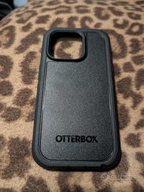 Custodia protettiva Otterbox per iPhone 15 Pro.