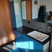 Bagno mobiletti e specchiera