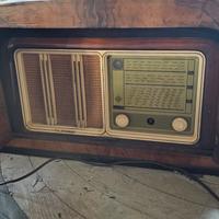 radio antica con mobile 