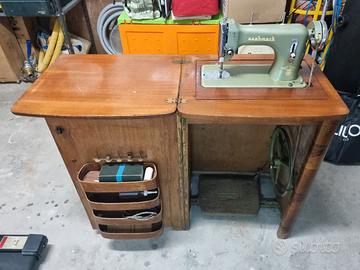 macchina da cucire d'epoca 