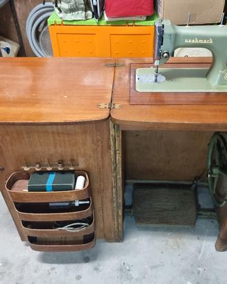 macchina da cucire d'epoca 