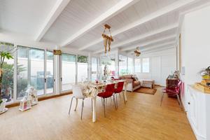 Trivani al piano rialzato, doppia veranda e box au