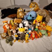 Peluches assortiti lavati e pronti per il gioco