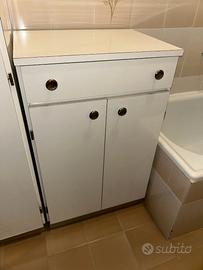 Mobiletto per bagno