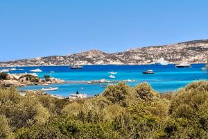 La Maddalena agosto e settembre vista mare e giard