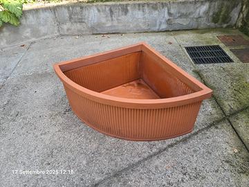 Vaso semicircolare in plastica (80cm raggio)