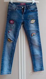 Jeans,  con scritta e stemmi   bambina 7 /9 anni