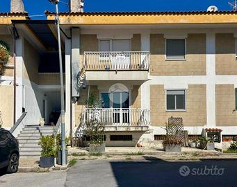 4 LOCALI A SANTA MARINA