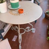 Tavolo da giardino e poltrona da giardino