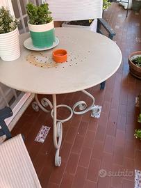 Tavolo da giardino e poltrona da giardino