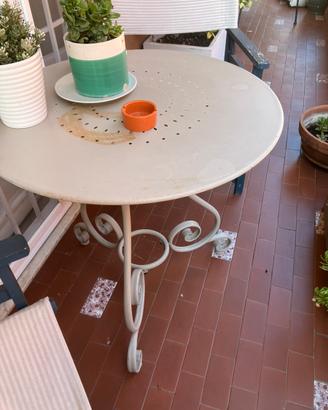 Tavolo da giardino e poltrona da giardino