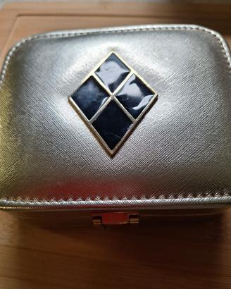 Cofanetto con bracciale, orecchini e collana Har