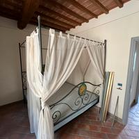 Letto a baldacchino vintage