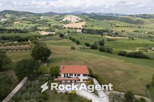 Villa di 307 m² con più di 5 locali e box auto a A
