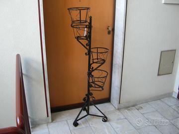 Fioriera in ferro battuto