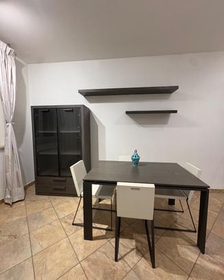 Set Cucina – Tavolo, Sedie, Credenze e Mensole